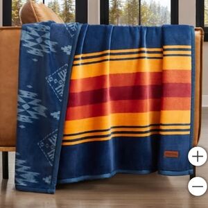 Pendleton Reversible Plush Throw, new, Grand Canyon